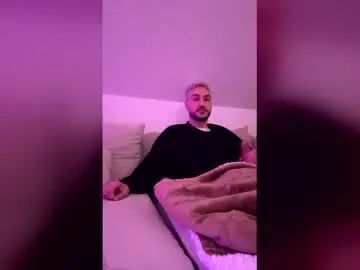 Gay sex chat with realdeal2000 - camgaychat.com - Britain