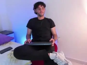 Gay sex chat with santi700948 - camgaychat.com - Britain