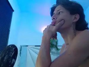 Gay sex chat with Didi_hard - camgaychat.com - Britain