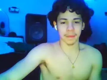 Gay sex chat with mytoytommy - camgaychat.com - Britain