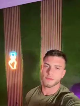 Gay sex chat with ErikJP2000 - camgaychat.com - Spain