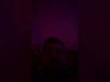 Gay sex chat with bnizzle410 - camgaychat.com - Britain