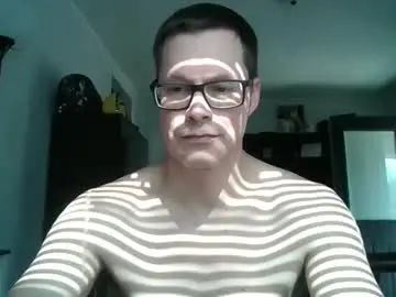 Gay sex chat with bigdaddy4th - camgaychat.com - Britain