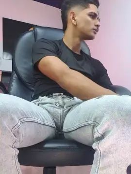 Gay sex chat with alex_king27 - camgaychat.com - Spain