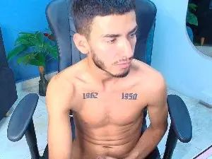 Gay sex chat with Noah_JONES_ - camgaychat.com - Britain