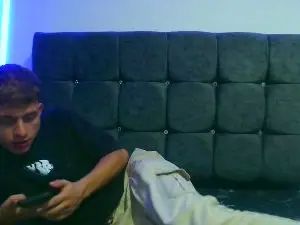 Gay sex chat with Aaron_Thiago - camgaychat.com - Britain