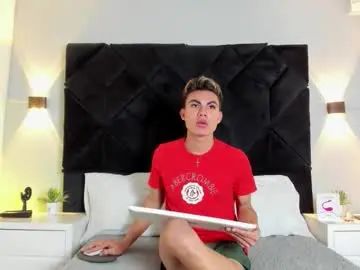 Gay sex chat with patrick_belier - camgaychat.com - Britain