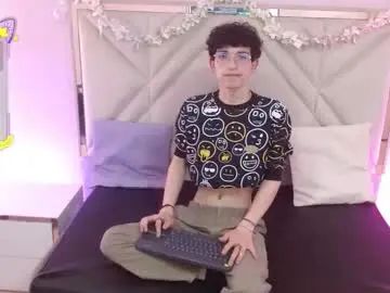 Gay sex chat with kai_tay1 - camgaychat.com - Britain