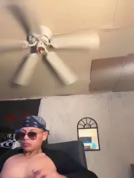 Gay sex chat with Xtcbabiii - camgaychat.com - Britain