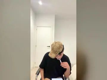 Gay sex chat with curlythiago - camgaychat.com - Britain