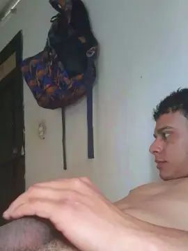 Gay sex chat with Enmanu23 - camgaychat.com - Spain