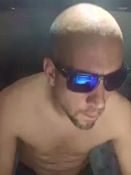 Gay sex chat with orjasmik - camgaychat.com - Britain