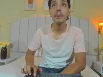 Gay sex chat with justinschneider - camgaychat.com - Britain