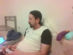 Gay sex chat with GutsXbsk - camgaychat.com - Britain