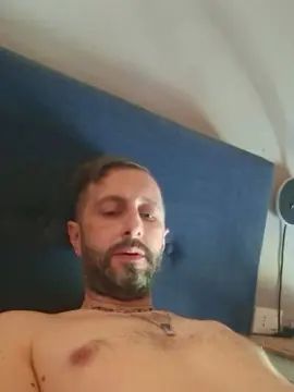 Gay sex chat with Ciobol - camgaychat.com - Britain