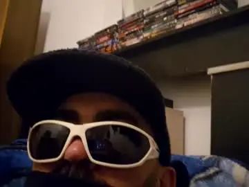 Gay sex chat with sakssirioun - camgaychat.com - Britain