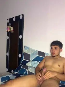 Gay sex chat with MathewVN - camgaychat.com - Spain