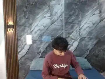 Gay sex chat with noahwalker__ - camgaychat.com - Britain