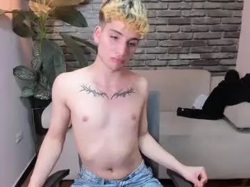 Gay sex chat with ian_lombardi - camgaychat.com - Spain