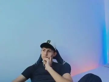 Gay sex chat with valentino_rey - camgaychat.com - Britain