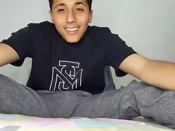 Gay sex chat with mimachotede20 - camgaychat.com - Britain