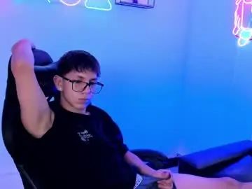 Gay sex chat with adrien_silex - camgaychat.com - Spain