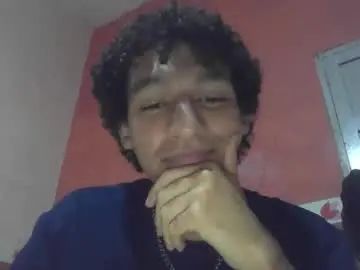 Gay sex chat with alejandroperdomo8481 - camgaychat.com - Britain