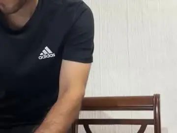 Gay sex chat with secretaura - camgaychat.com - Britain