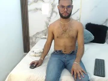 Gay sex chat with issack_69 - camgaychat.com