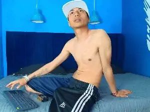 Gay sex chat with ThiagoVibe - camgaychat.com - Britain