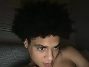 Gay sex chat with lightskinwithgirth - camgaychat.com - Britain