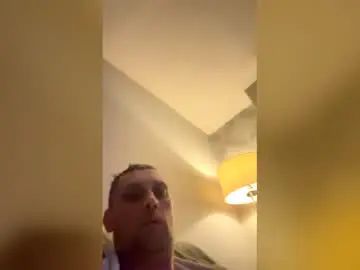 Gay sex chat with tommy98712 - camgaychat.com - Britain