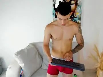 Gay sex chat with dominyck_ - camgaychat.com
