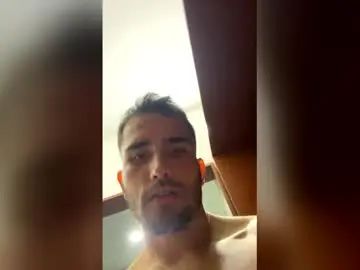 Gay sex chat with itsalexcardenas - camgaychat.com - Britain