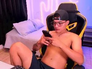 Gay sex chat with Axelvegax - camgaychat.com - Portugal