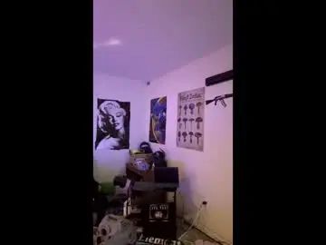 Gay sex chat with trippyc420 - camgaychat.com - Britain