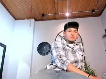 Gay sex chat with alejo_grey_ - camgaychat.com - Britain