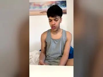 Gay sex chat with emi_it - camgaychat.com - Britain