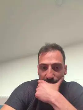 Gay sex chat with Yoquese233 - camgaychat.com - Britain