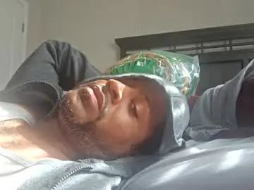 Gay sex chat with bigdikk1054 - camgaychat.com - Britain