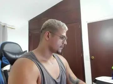 Gay sex chat with iron_leo - camgaychat.com - Britain