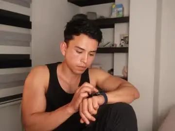 Gay sex chat with tomas_37 - camgaychat.com - Britain