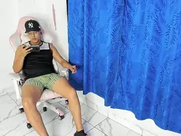 Gay sex chat with jamesescobar_ - camgaychat.com - Spain