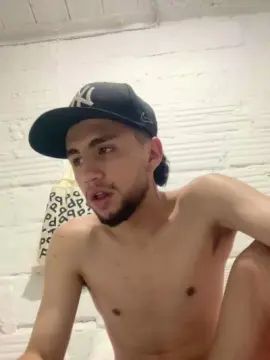 Gay sex chat with ever1819 - camgaychat.com - Spain