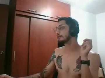 Gay sex chat with averagelatinbiguy - camgaychat.com - Britain