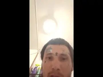 Gay sex chat with bassmasterlaaj - camgaychat.com - Britain